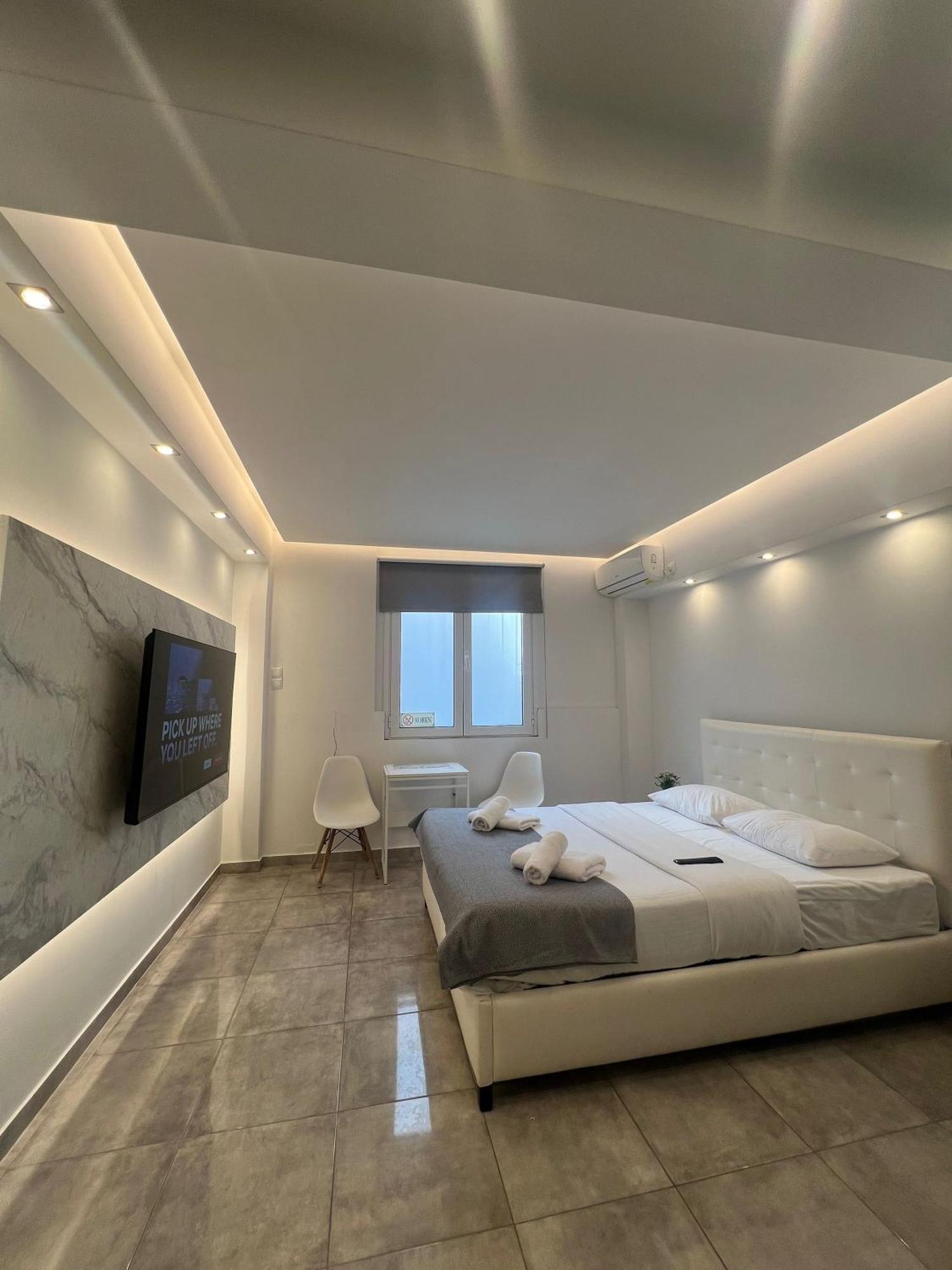 Purple- Lux Studio 2' From Metro Petralona Афины Экстерьер фото